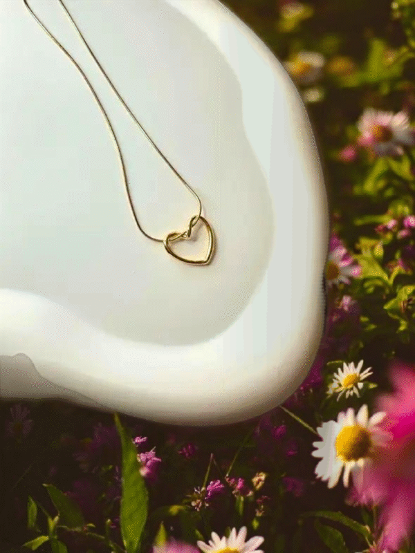 The Endless Heart Necklace – Anti-Tarnish Finish