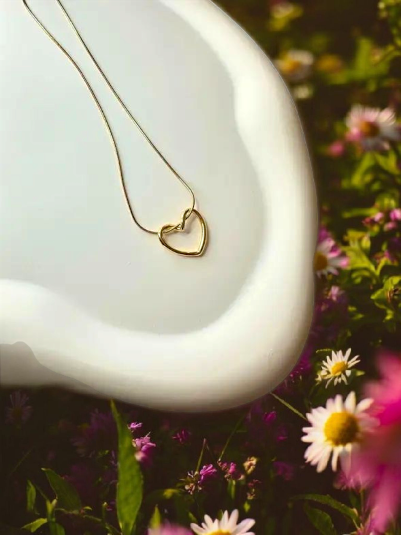 the-endless-heart-necklace-anti-tarnish-finish