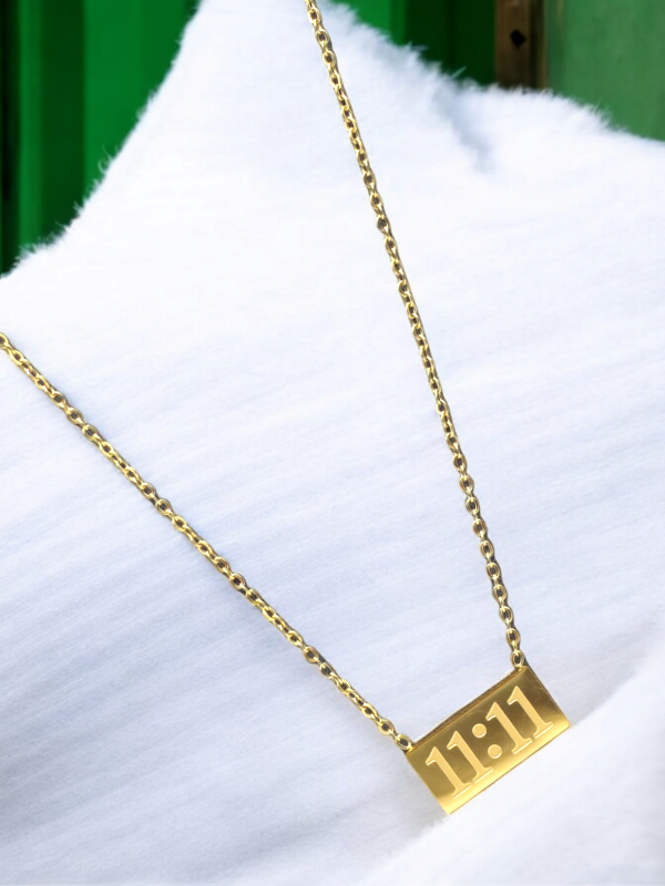 luxe-minimalist-1111-manifestation-necklace