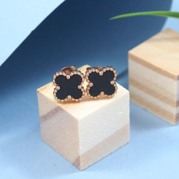 Luxe Black Clover Stud Earrings – Beaded Edge
