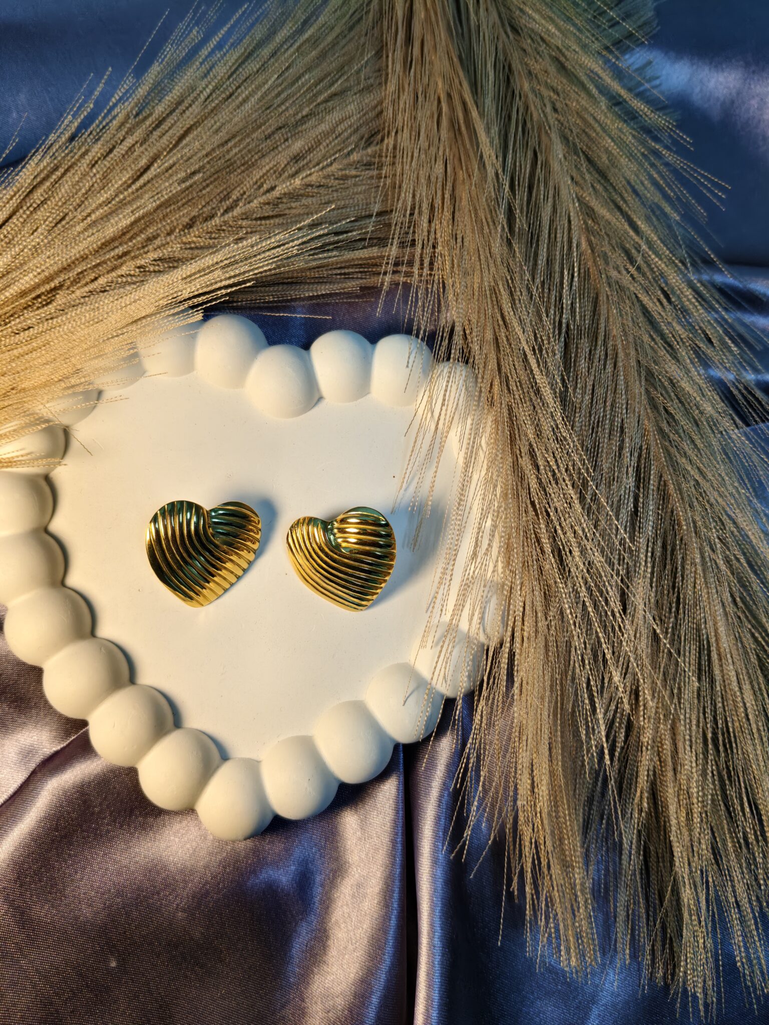 sculptural-ribbed-heart-studs-anti-tarnish-gold