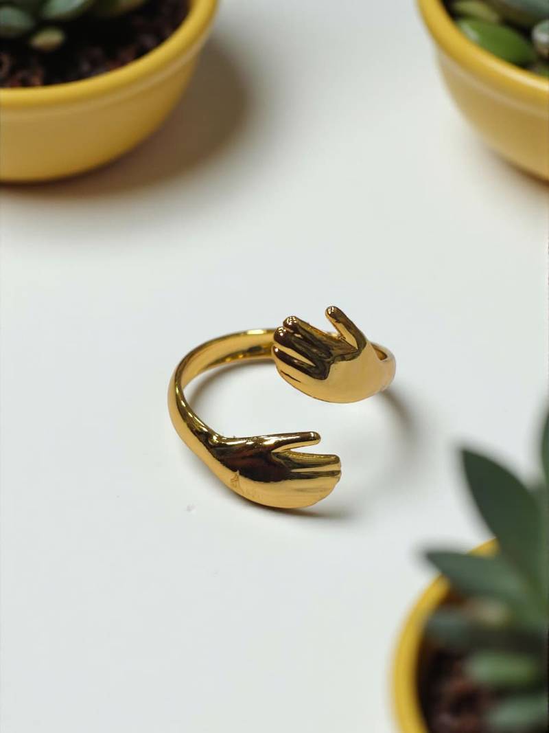 the-golden-embrace-ring-anti-tarnish-hugging-hands-ring