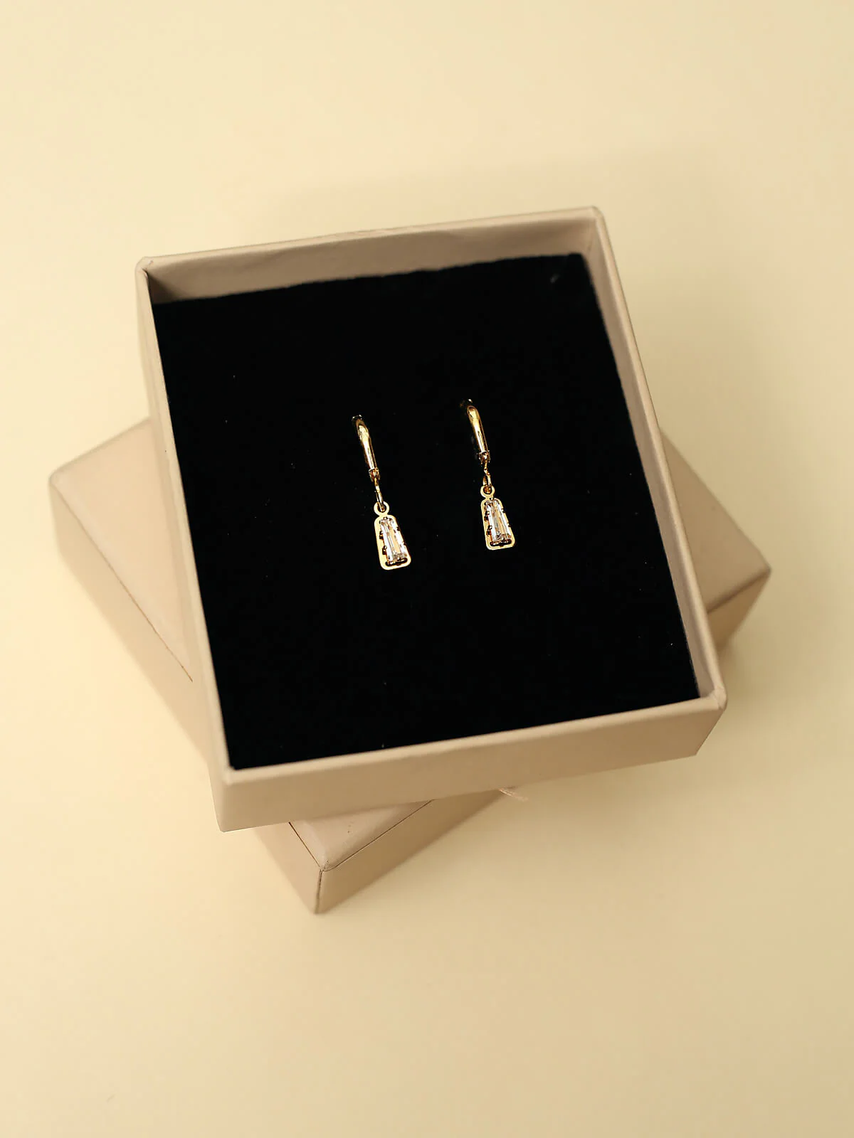 geometric-crystal-drop-gold-earrings