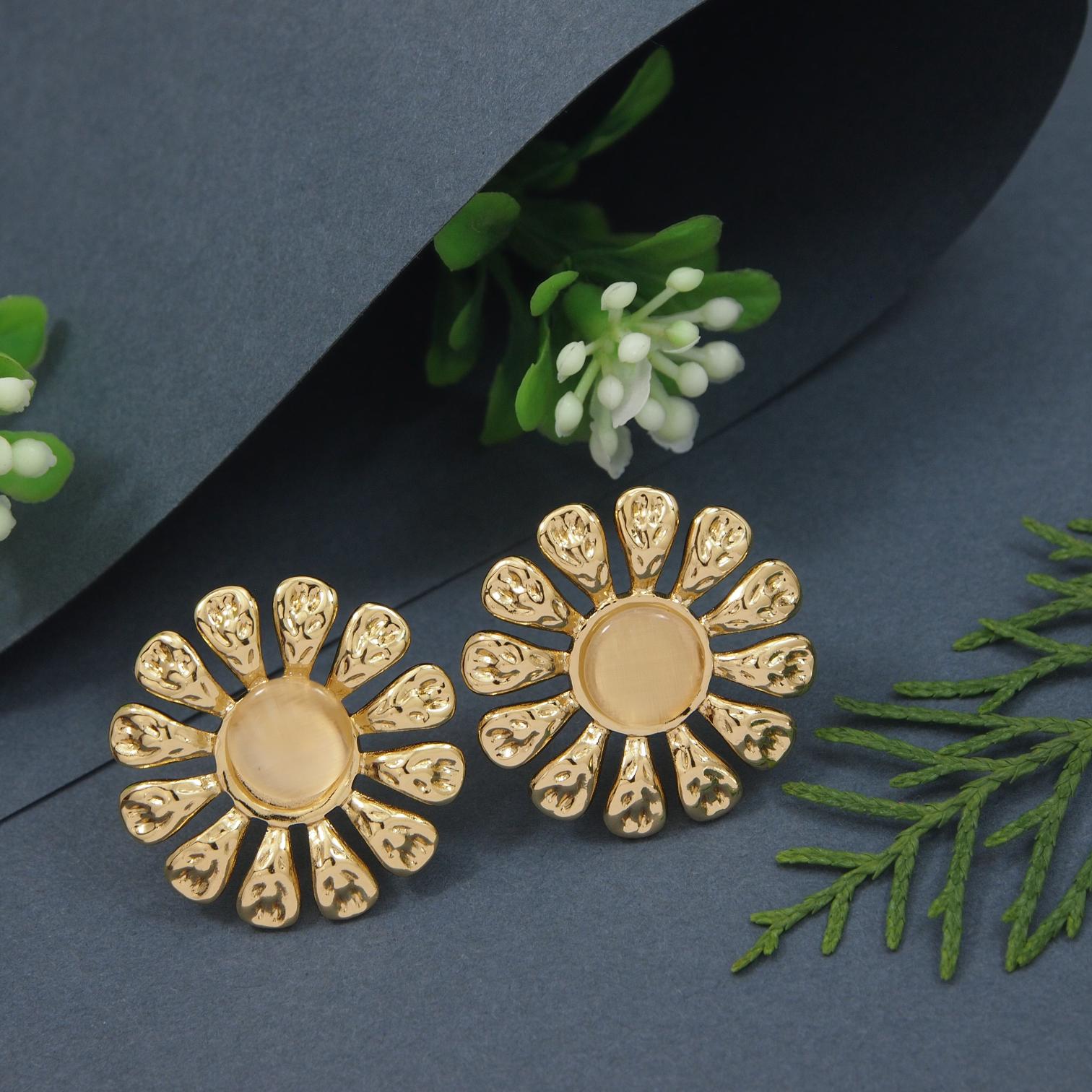 retro-gold-sunflower-stud-earrings