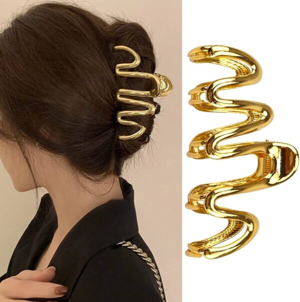 Luxe Wavy Metal Hair Claw – High-Shine Gold