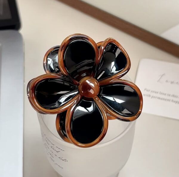 Noir Petal Claw – Bold Resin Floral Hair Clip