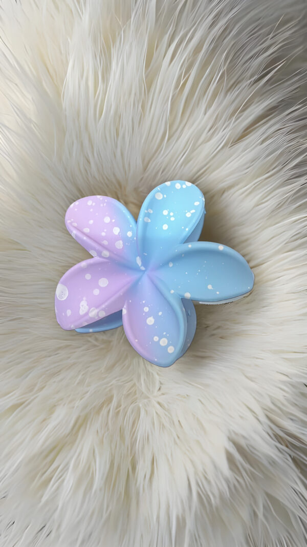 Pastel Ombre Speckle Claw – Dreamy Floral Statement