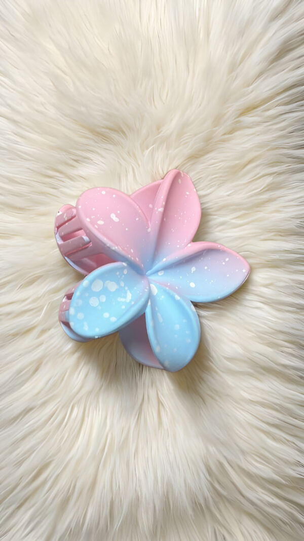 Dreamy Ombre Speckle Claw – Pastel Flower Statement