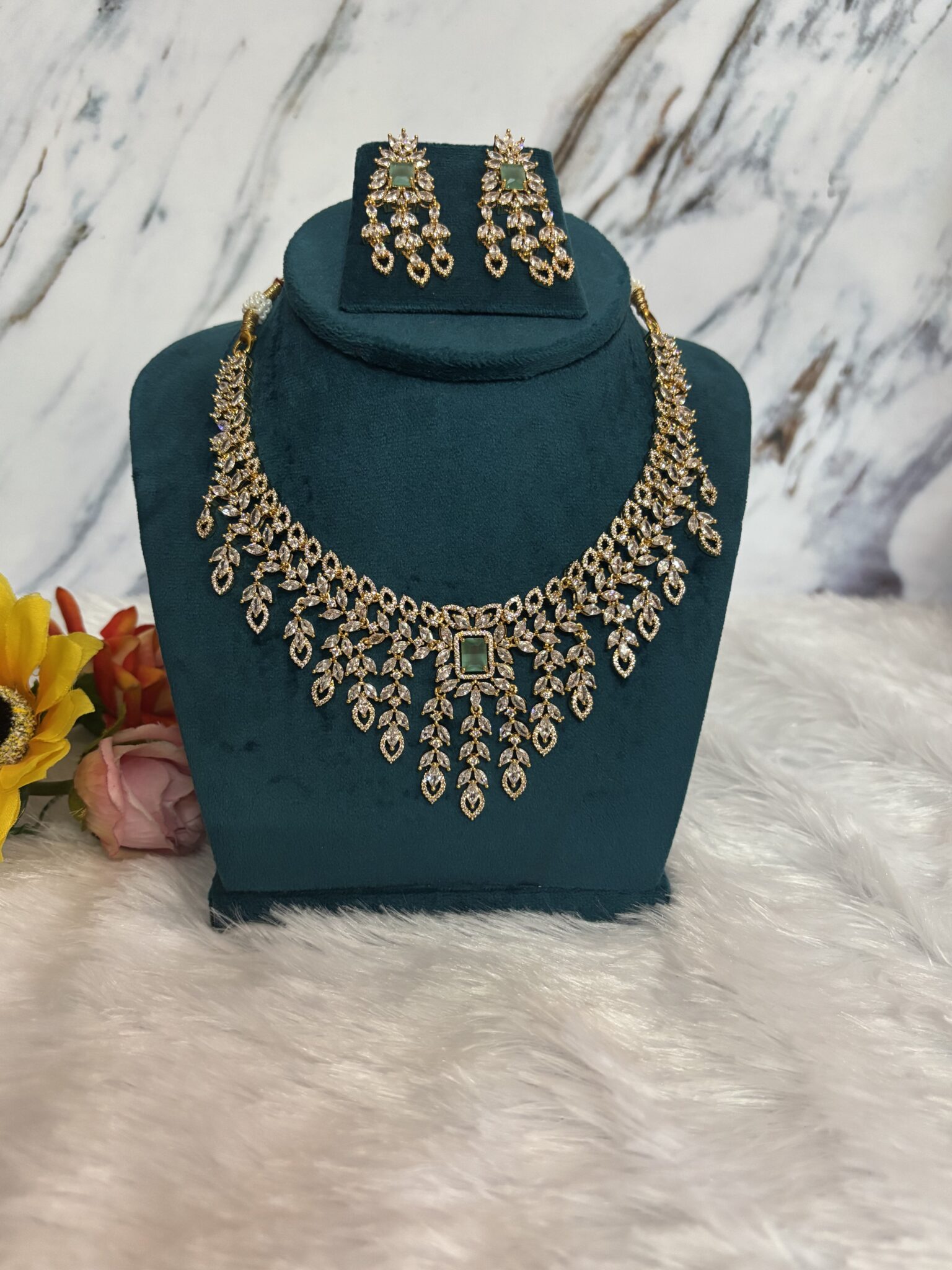 emerald-mist-crystal-necklace-set