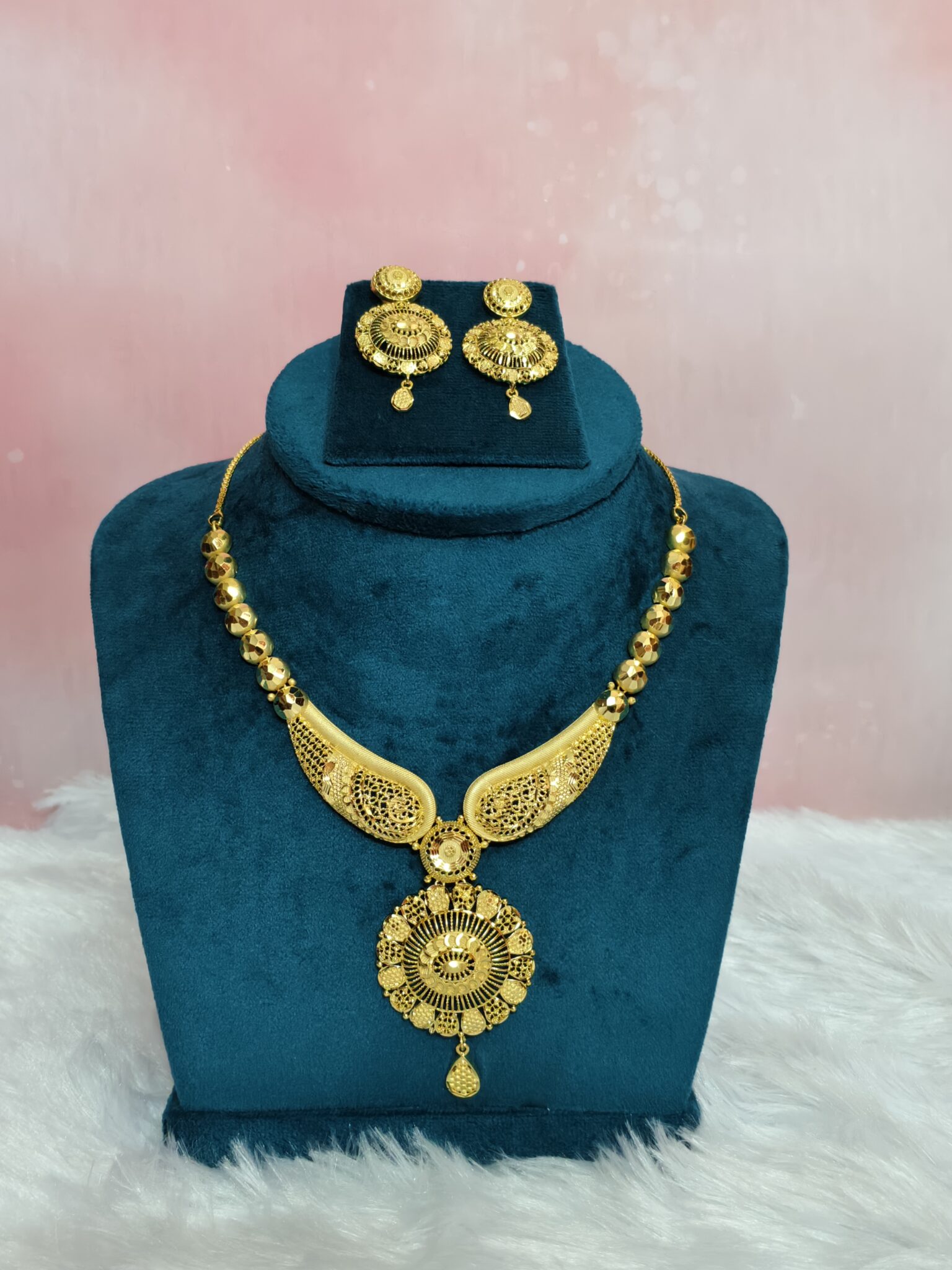 nayana-golden-filigree-sunburst-necklace-set-2gm-gold